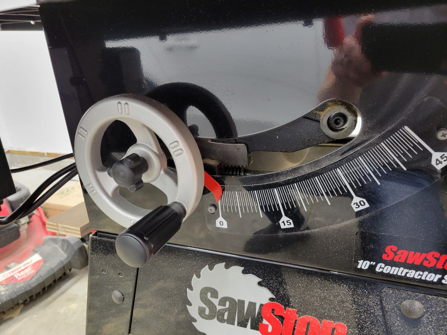 saw stop contractor front height adjustment and angle indicator