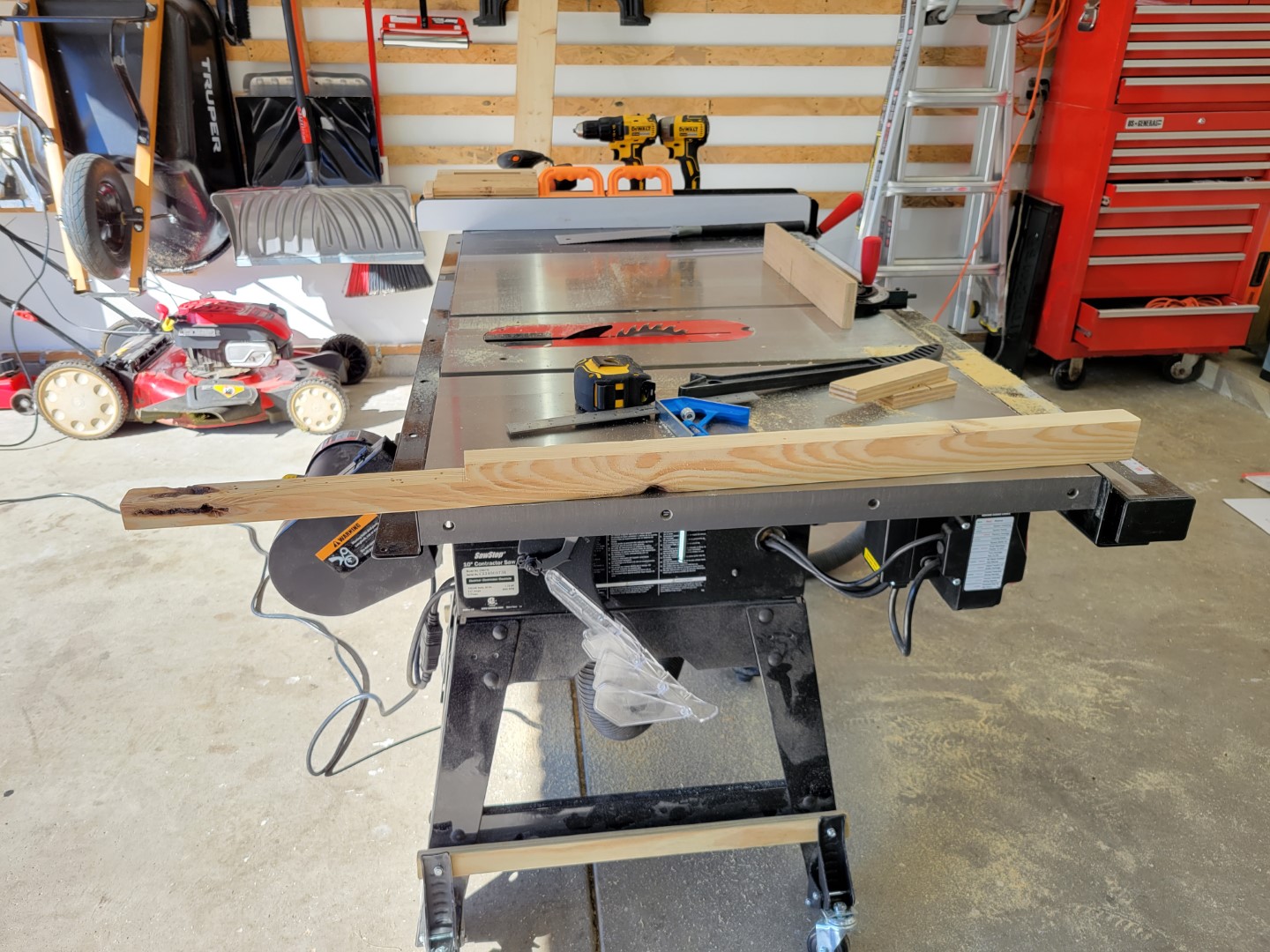 table saw left side with extension board cut